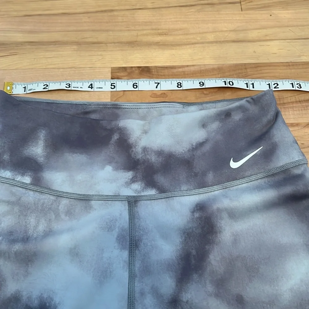 Nike Dri-Fit Icon Clash Gray Tie Die Women’s Athletic Bike Shorts - Small